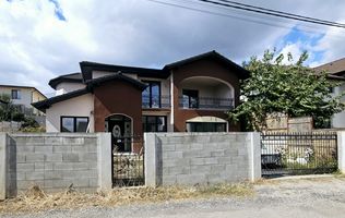 Casa de vanzare in Cetate - zona Piata