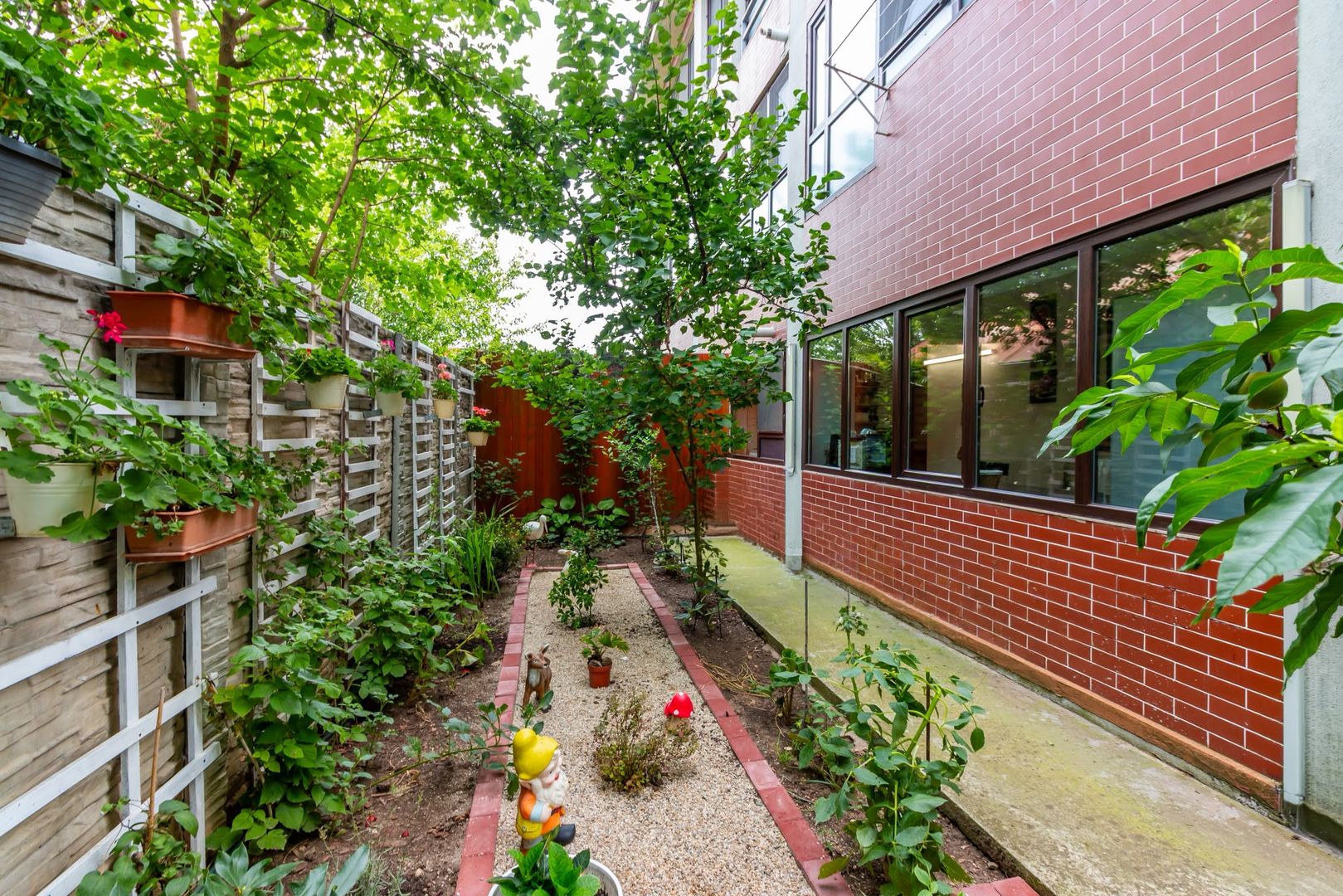 Apartament\casa  Bragadiru 2 camere cu curte privata - Poză 2