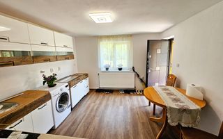 Casa renovata, 2 corpuri de cladire + anexe, 1331 mp teren, Paclisa - Poză 5