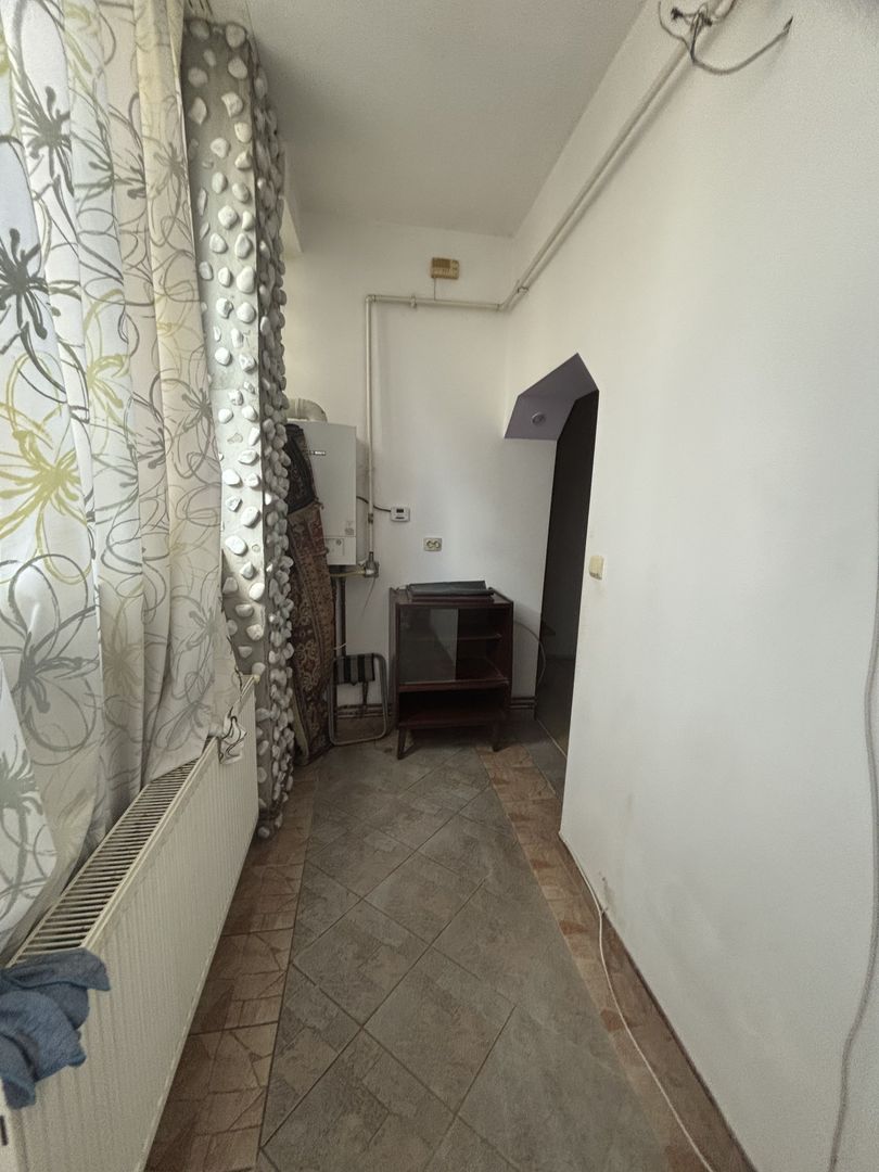 Apartament cu o camera generos zona Dimbovita - Poză 8