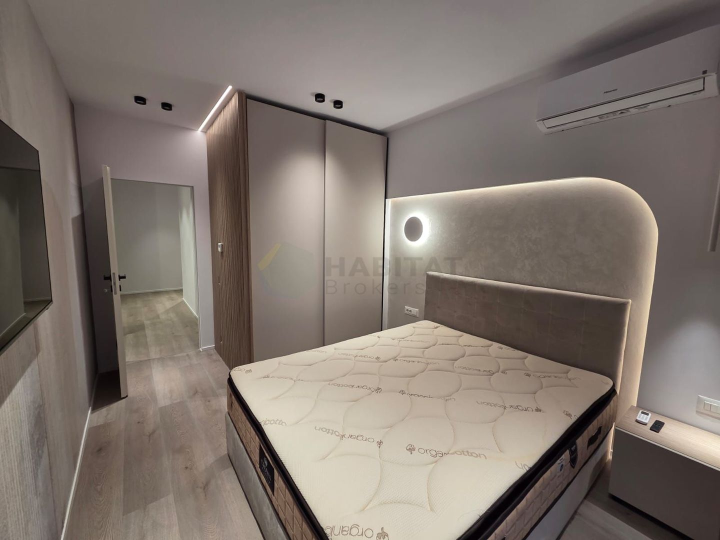 Apartament spectaculos cu grădină privată de 152 mp – disponibil spre închiriere - Poză 24