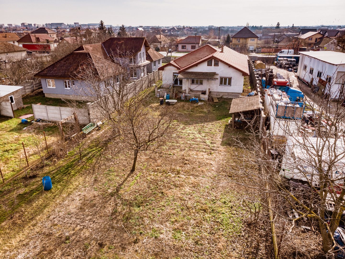 Casă la sol cu teren de 3.451mp în Gai - Poză 22