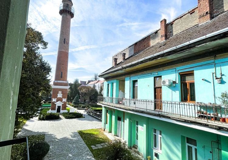 BRASADAS vinde ap 2 cam în Centrul Vechi al oraşului Satu Mare - Poză 1