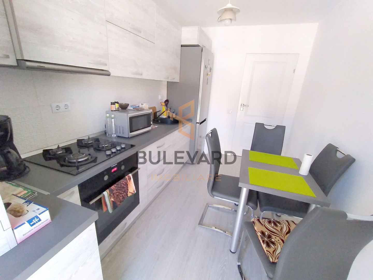 Apartament cu 2 camere decomandate, zona strazii Florilor! - Poză 7