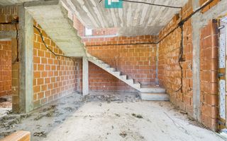 Casă la roșu, P+1, în localitatea Beliu, Arad - Poză 4