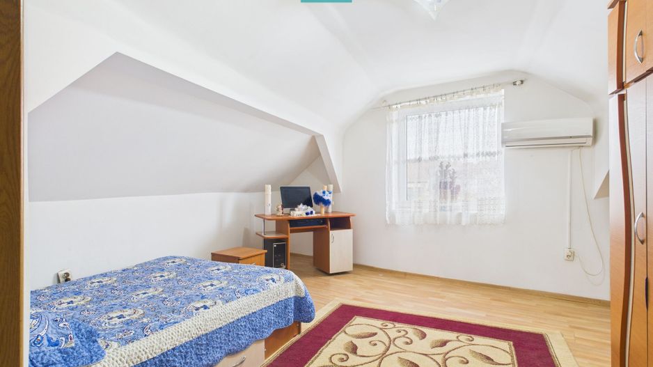 Două case, curte mare, lângă Castelul Huniazilor - Poză 23