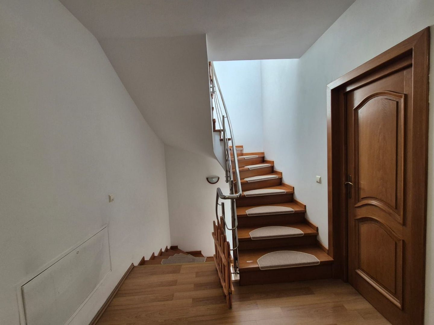 Inchiriere vila 5 dormitoare S+P+E+M | 300 mp utili Erou Iancu Nicolae - Poză 9