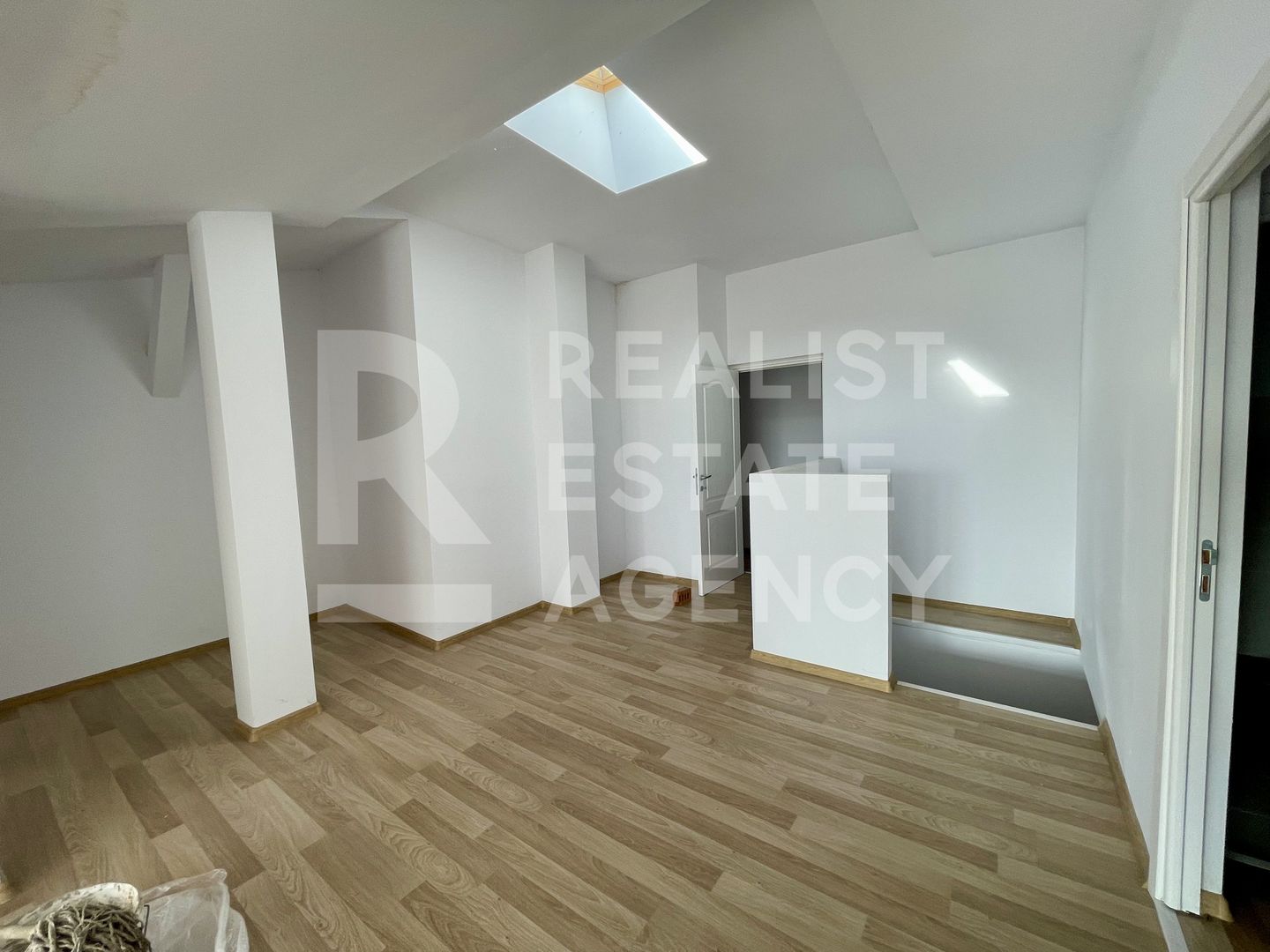 De vânzare – Clădire impresionantă, 11 camere, 9 dormitoare, Păcurari - Poză 24