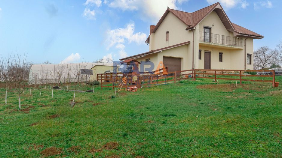 Casă cu 3 dormitoare și 2600 mp teren - Poză 1