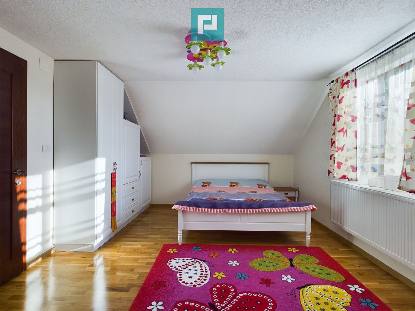 Vilă cu mansardă în Bujac - Poză 21