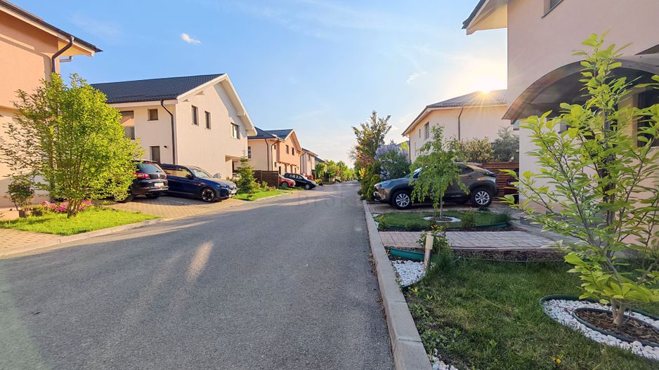 Prima inchiriere, vila cocheta, cu accente exotice - Poză 29