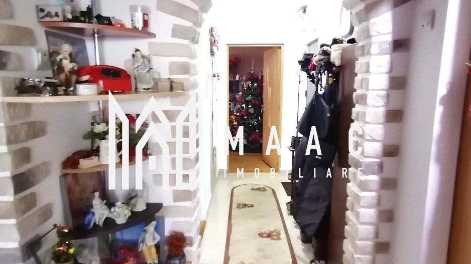 Apartament 3 camere I Decomandat I Zona Vasile Aaron - Poză 3