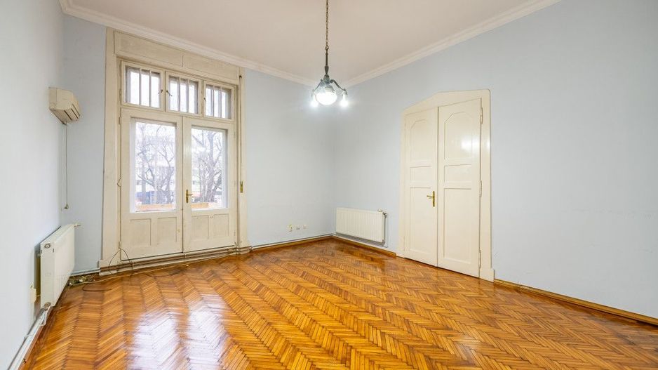 Apartament nemobilat, 3 camere, etaj 1, Bld.Revoluției - Poză 1