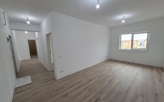 Apartament 3 camere 2 bai terasa curte si 2 locuri de parcare Selimbar - Poză 2