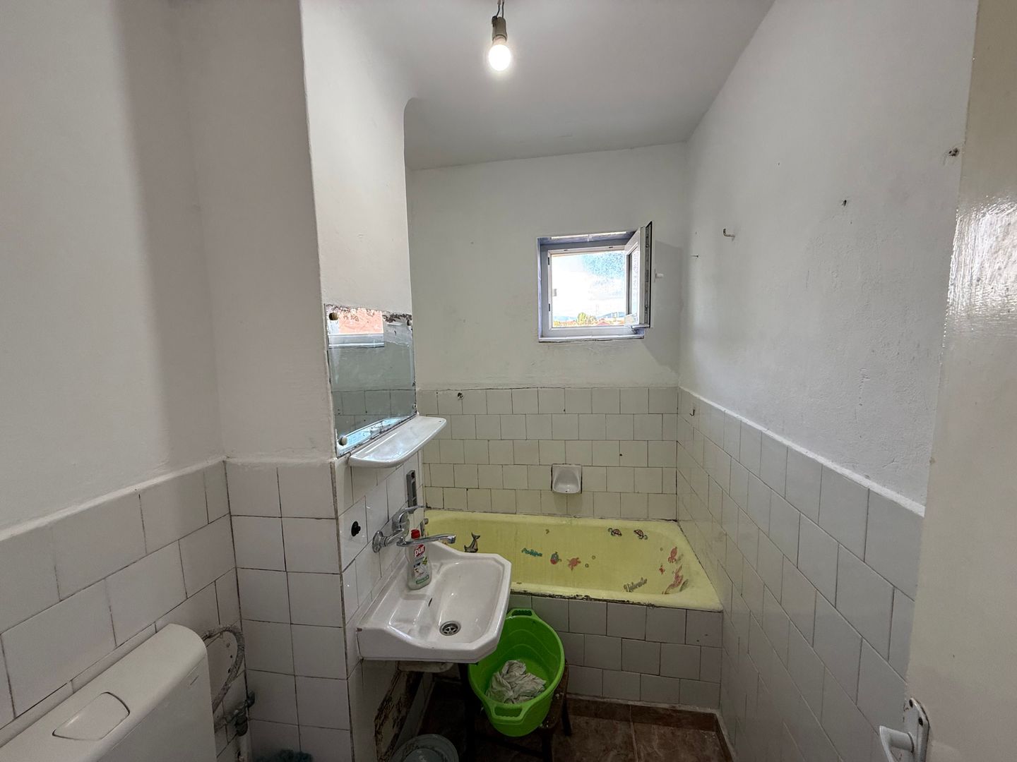 Garsonieră 27 mp cu balcon - etaj 2 - nemobilata -bloc an 1980 - Poză 8