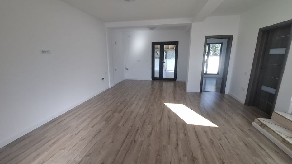 Vila individuala SUPERBA Tunari, ZONA BUNA, TOATE utilitatile - Poză 10