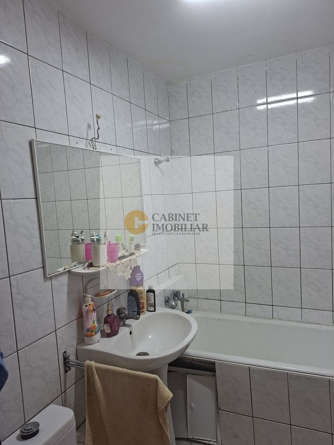 3 Camere - 65MP | 2 Bai | Decomandat | 1/4 | 1985 | Gorjului - Poză 3
