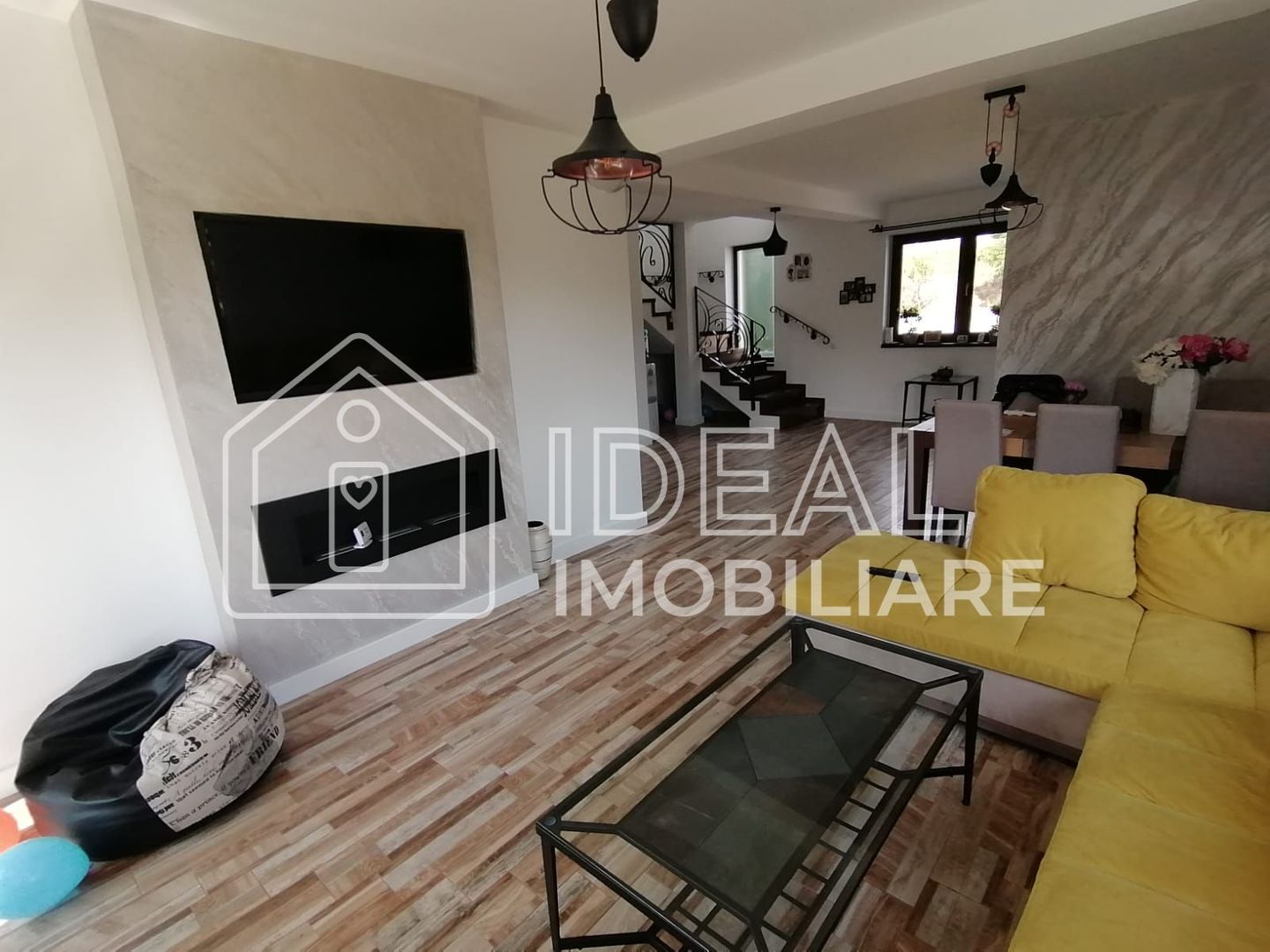 Casa moderna cu 4 camere, La  CHEIE in Poplaca - Poză 20
