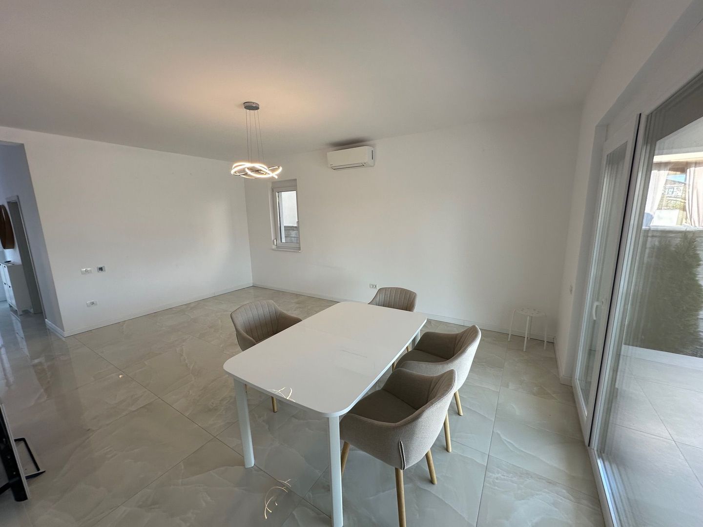 Duplex despărtit  prin garaj zona Ikea - Poză 5