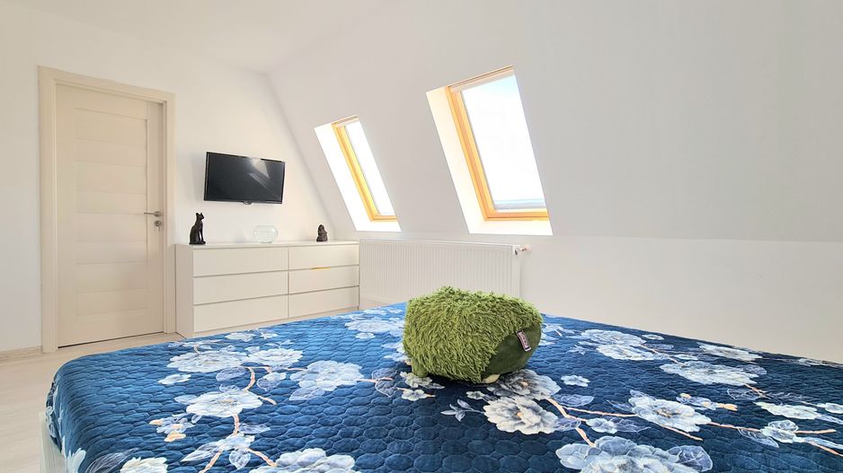 Casa 4 camere cu garaj mobilata si utilata cartier Izvor Tarlungeni - Poză 5
