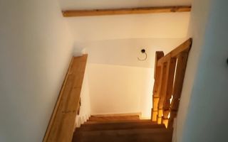 Vila cu 10 camere,pretabil compartimentare in 2 unitati separat,ASTRA. - Poză 11