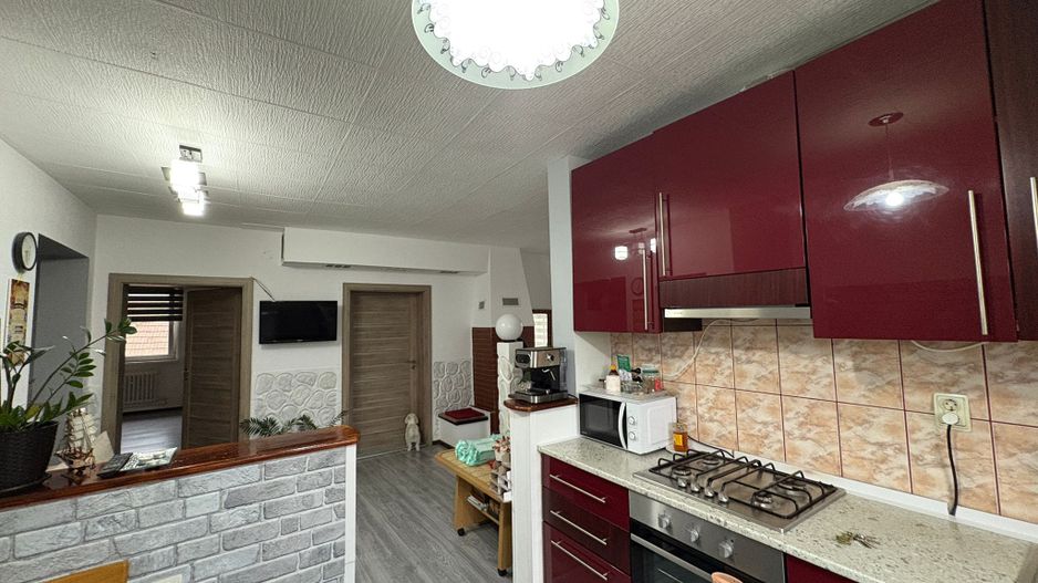 Casa tip duplex - 4 camere, balcon si curte proprie - Zona Lazaret - Poză 5