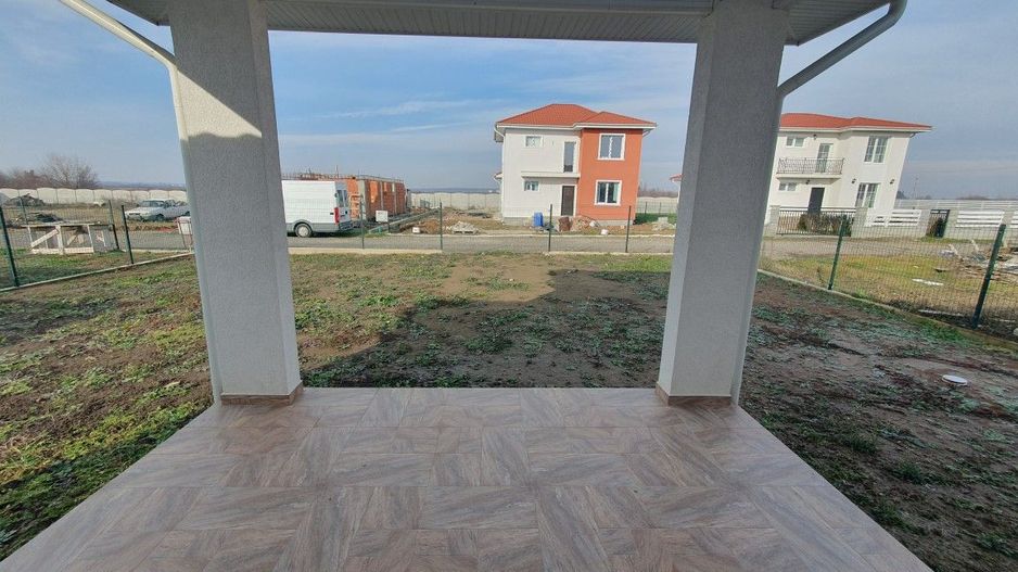 Casa dintre lacuri, Crevedia, cartier nou. - Poză 15