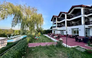 Hotel 20 camere Delta Dunarii 100 m deschidere teren 12000 mp acces auto - Poză 20