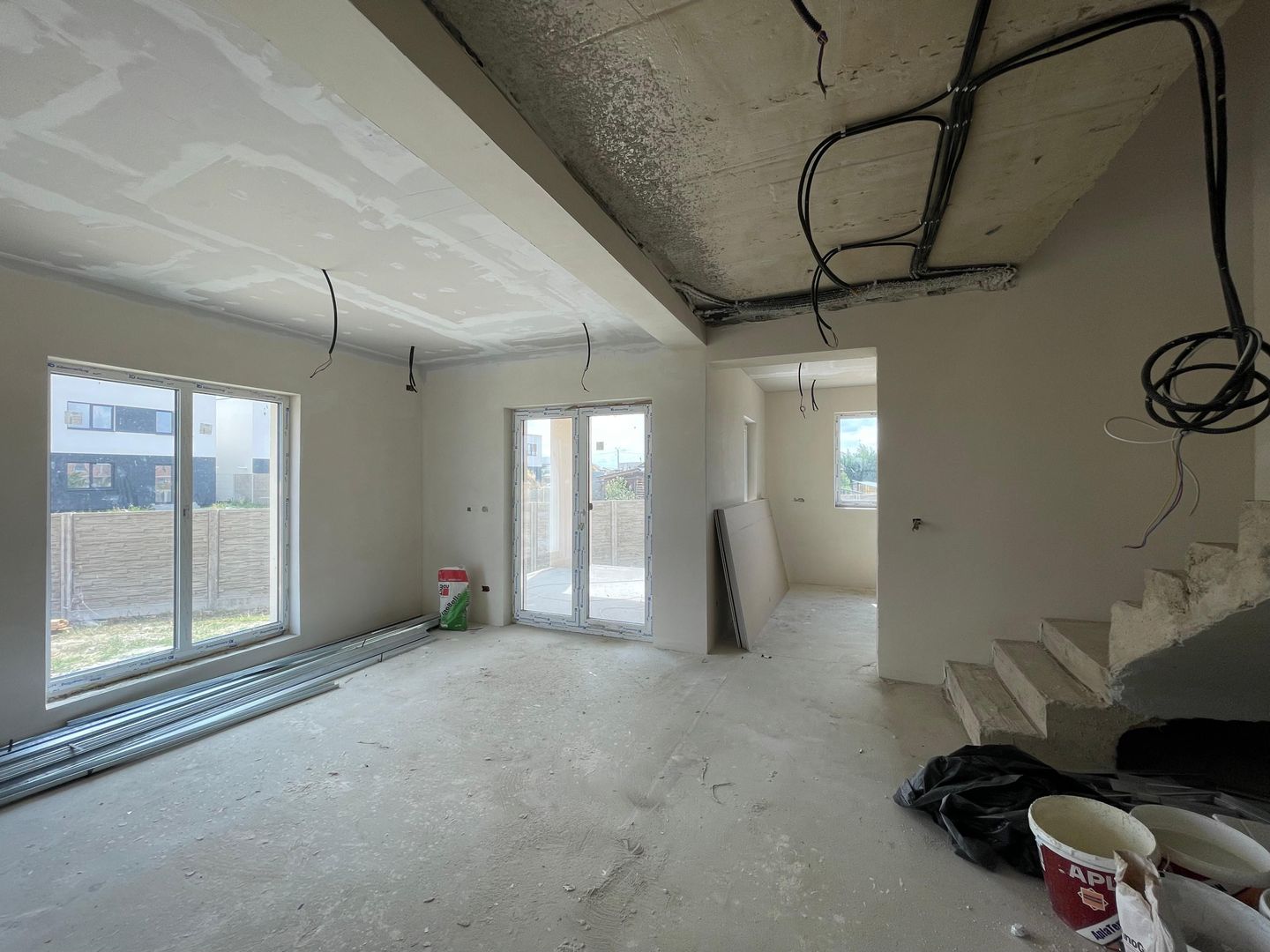 Duplex despartit prin camera tehnica - 4 Dormitoare - Urseni - Poză 1