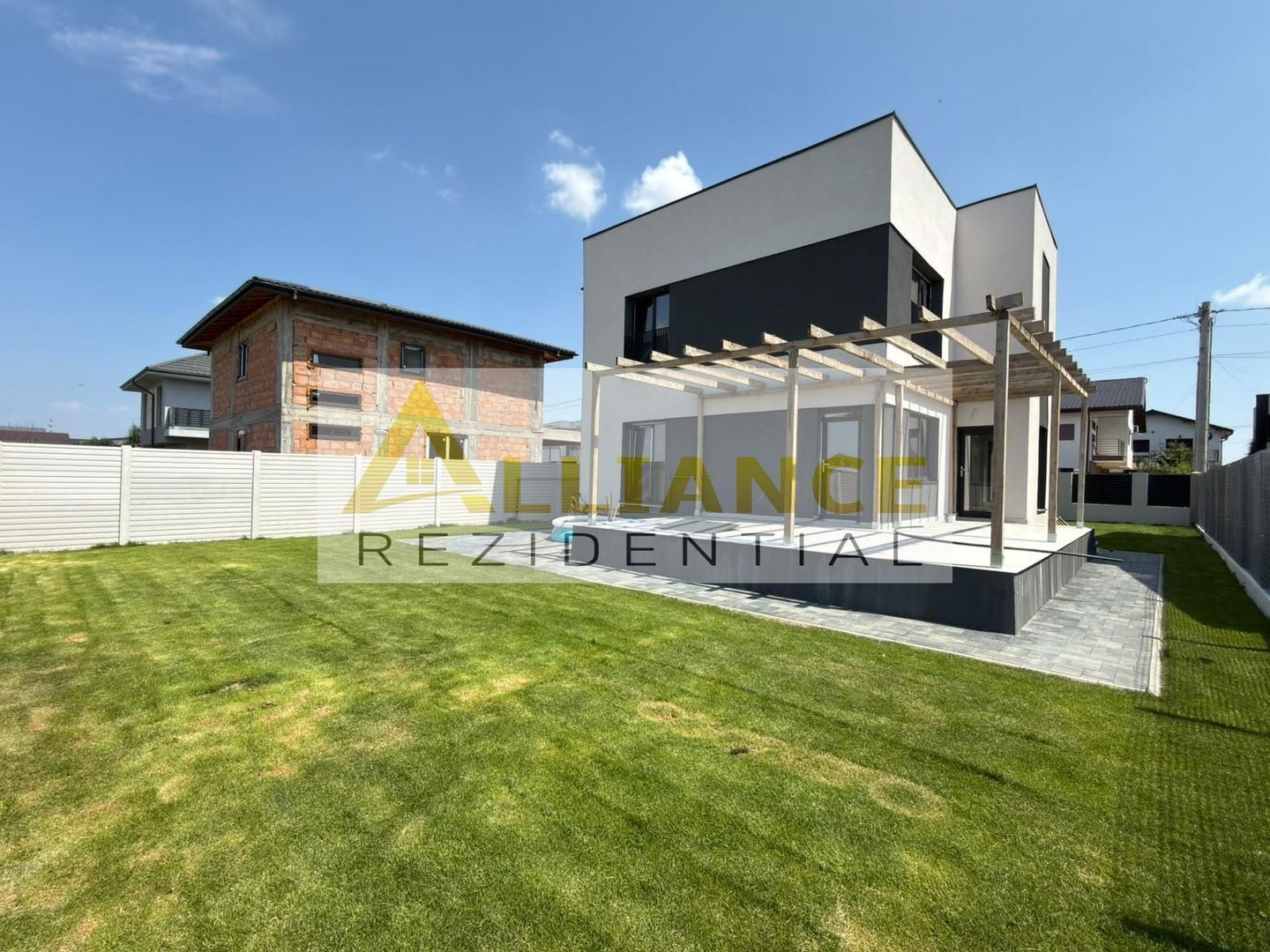 Vila impresionanta | 5 camere | 2 bai | Curte amenajata - Poză 3