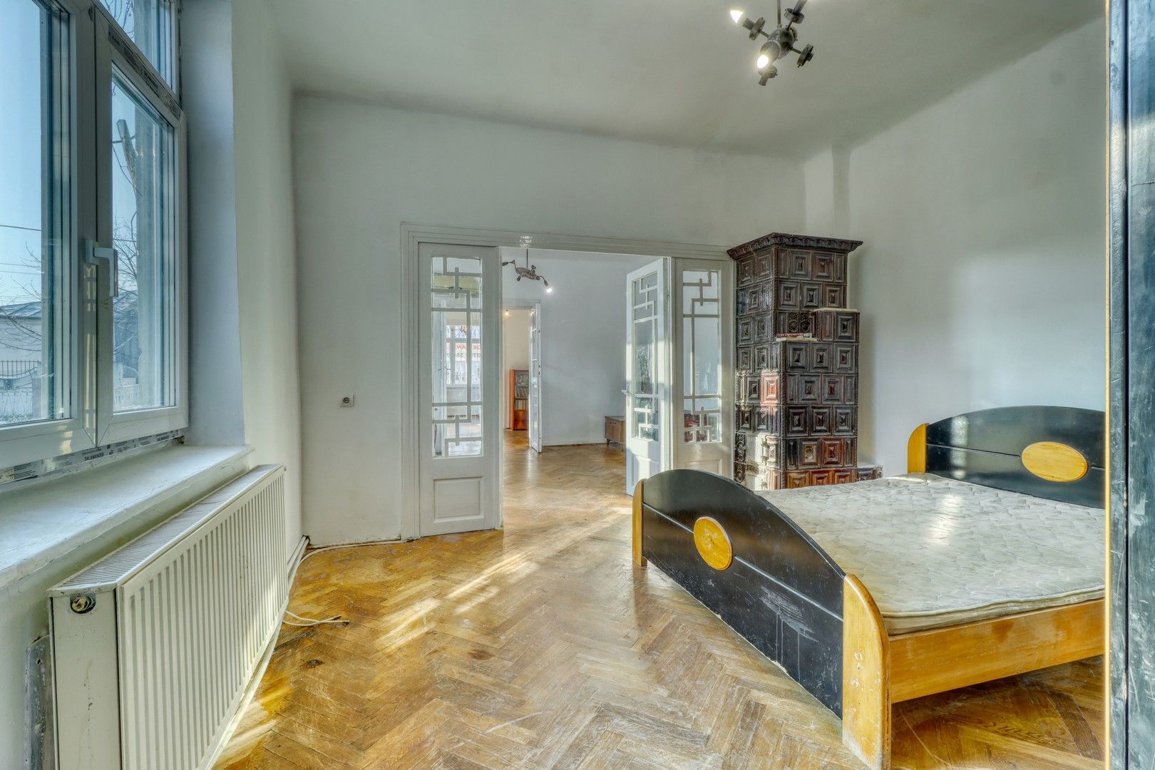 Centru- Casă boierească individuală- 5 camere si  451 mp teren - Poză 9