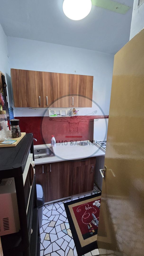 Vând garsonieră cu balcon, mobilat utilat, etaj 1, cu parcare - Poză 4