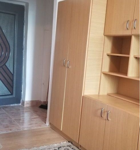 Ag BRASADAS vinde garsonieră la etajul 2 pe Ostrovului. - Poză 1