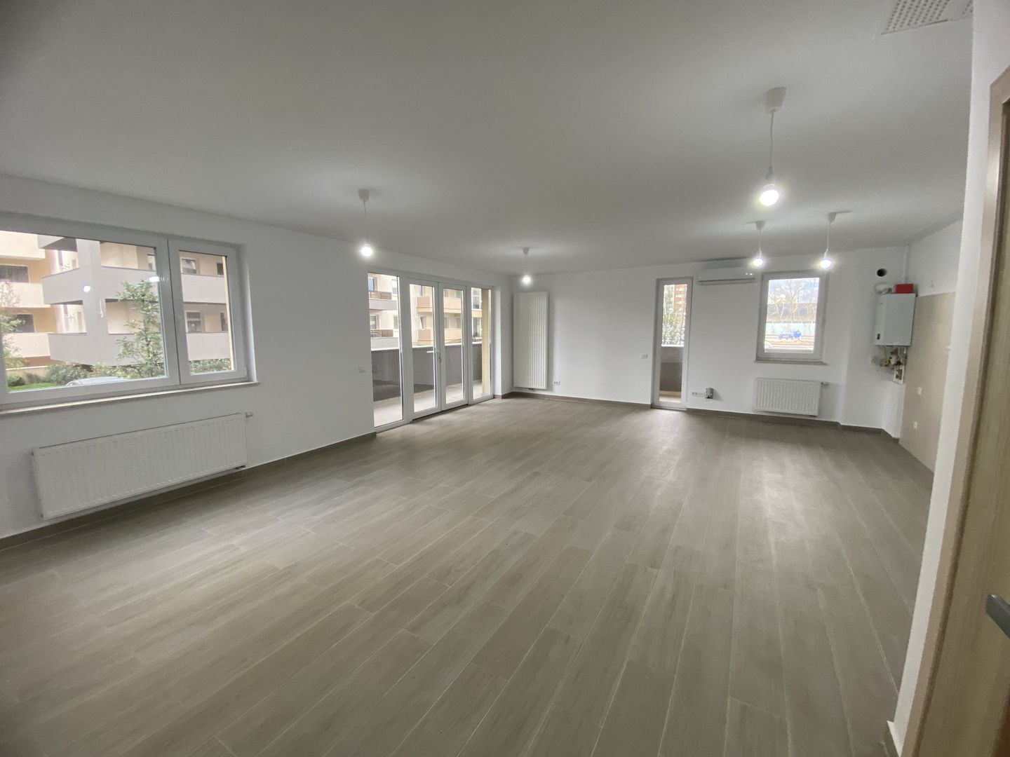 Spațiu comercial / Birouri de închiriat în Urban Plaza | Predare imediată - Poză 14