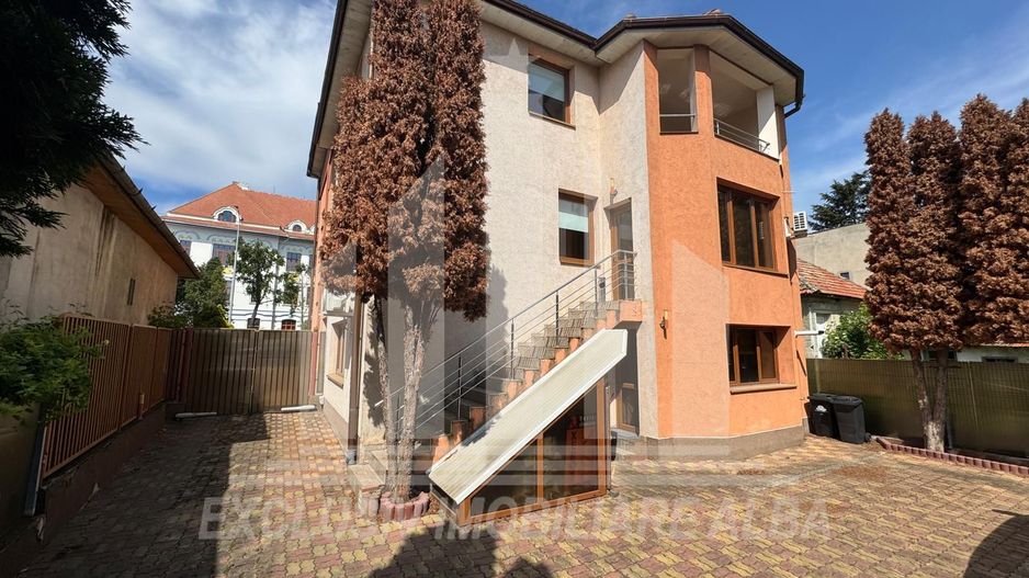 Spatiu de birouri P + 2E de vanzare, Cetate - Poză 1