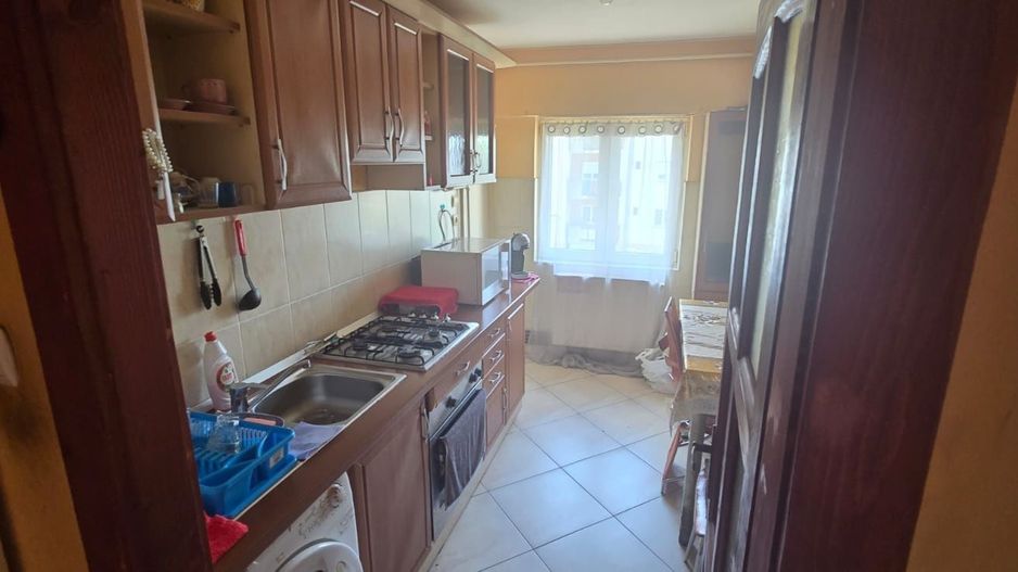 BRASADAS vinde ap 3 cam etaj 3/4 in zona Micro 17. - Poză 1