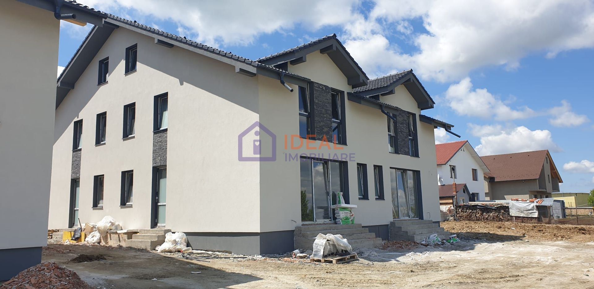 Casa tip quadruplex cu 4 camere in Calea Cisnadiei, zona Casa de Apa - Poză 3