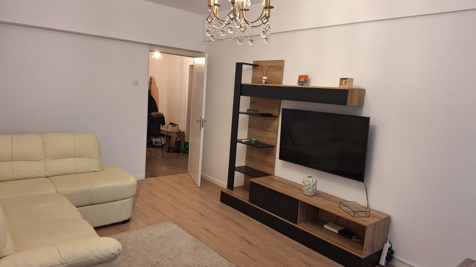Apartament cu 2 camere , zona piata centrala - Poză 3