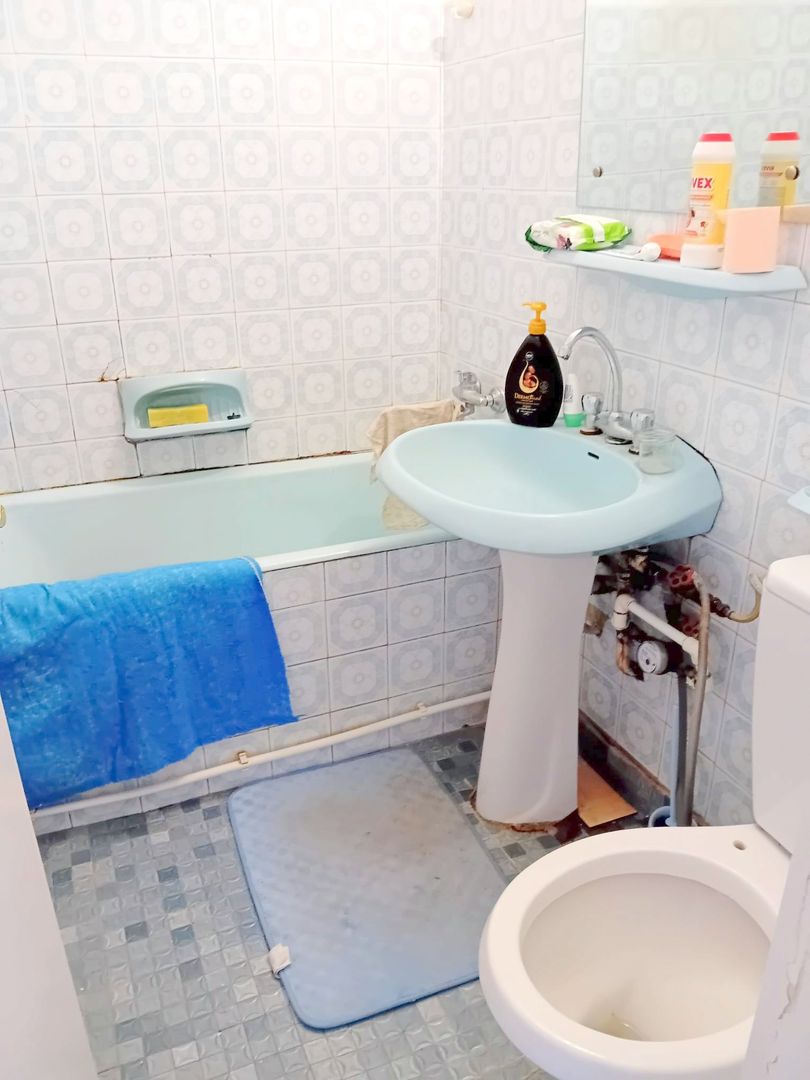 De vanzare -  apartament cu 3 camere decomandate, Tiglina 2, etaj 3/4 - Poză 12