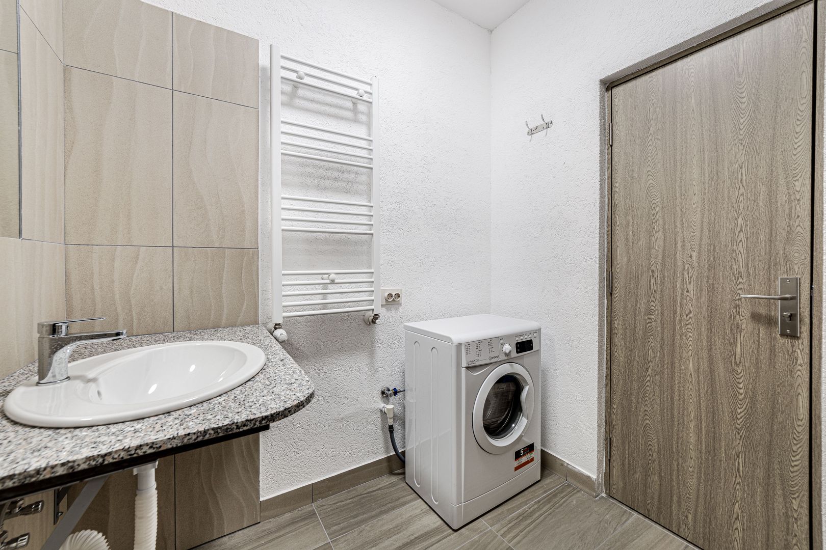 Cladire apartamente de inchiriat - Poză 5