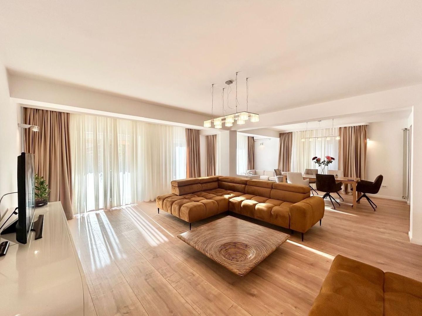 Rent | 4 rooms Villa | Iancu Nicolae I Pipera I Private Garden - Poză 1