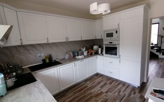 Casa moderna cu 4 camere, La  CHEIE in Poplaca - Poză 21