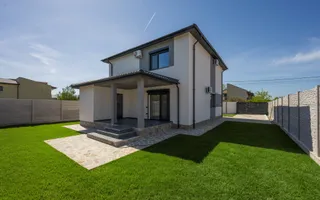 CASA TIPLA, Racordata! Cu un DORMITOR la PARTER ! Domnești! - Poză 19