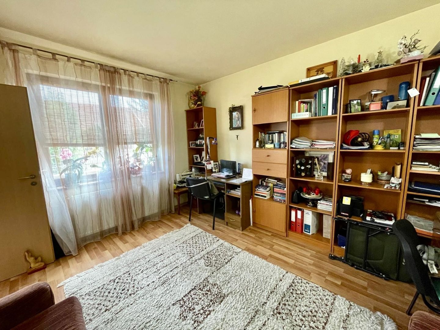 Casă spațioasă, confort ridicat, garaj și teren generos, zona Aradului - Poză 15