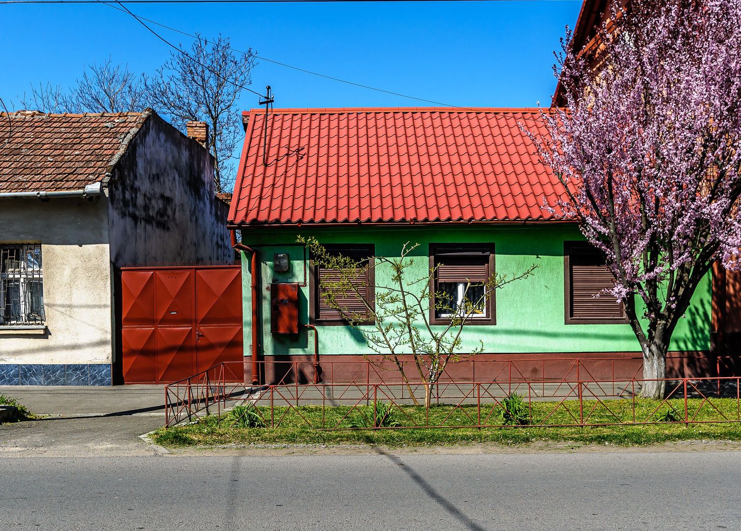 Casă cu 3 camere în Pârneava - Poză 8