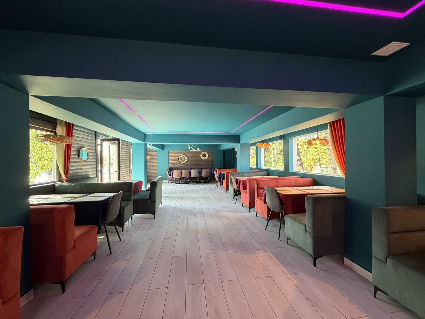 Afacere la cheie pe Strandul Neptun: restaurant, terasa, sala de evenimente - Poză 5