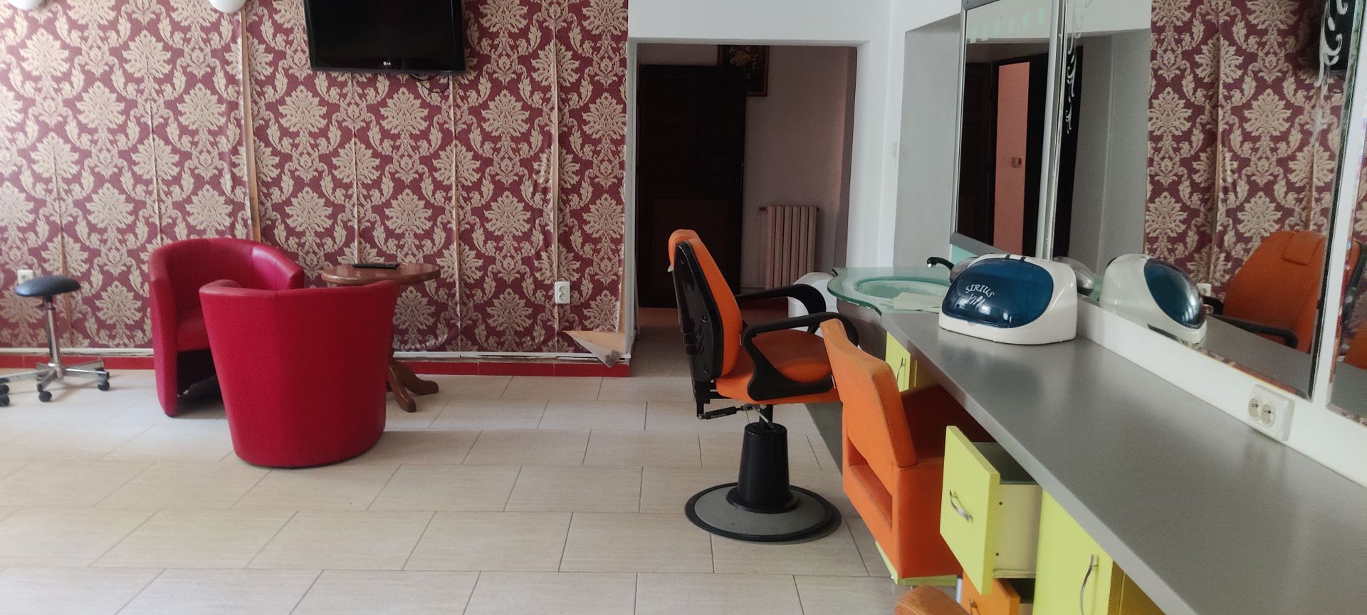 IDEAL PENTRU SALON INFRUMUSETARE / RESTAURANT/BAR/GRADINITE - Poză 11