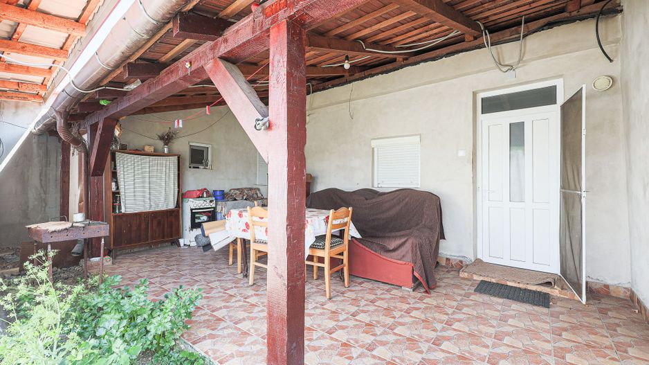 Rezervat Casă renovată cu 3 camere din cărămidă în Gradiste - Poză 10