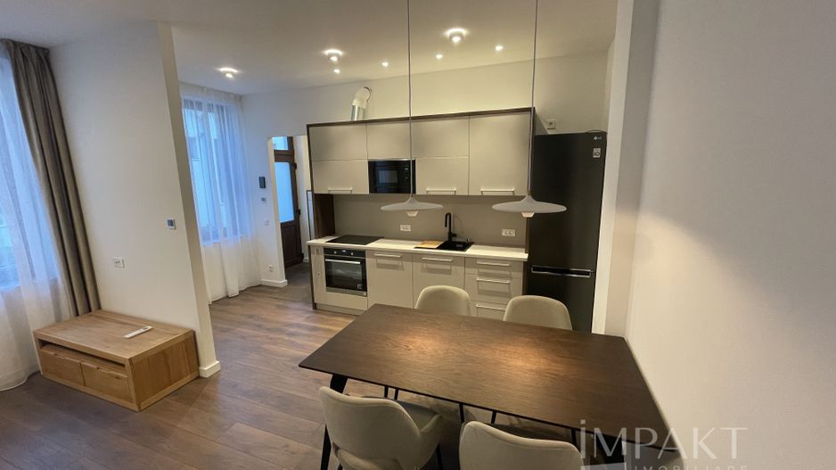 Casă de închiriat cu finisaje de excepție în Zona Semicentrală - Poză 1