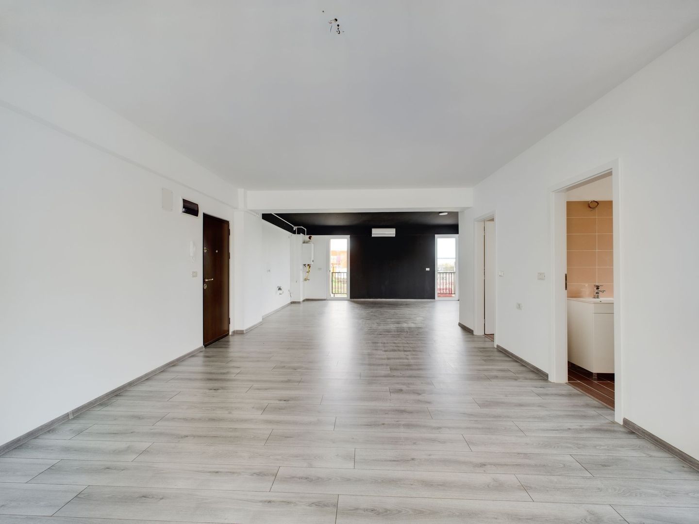 Spațiu comercial în imobil nou zona Hornbach - Poză 1